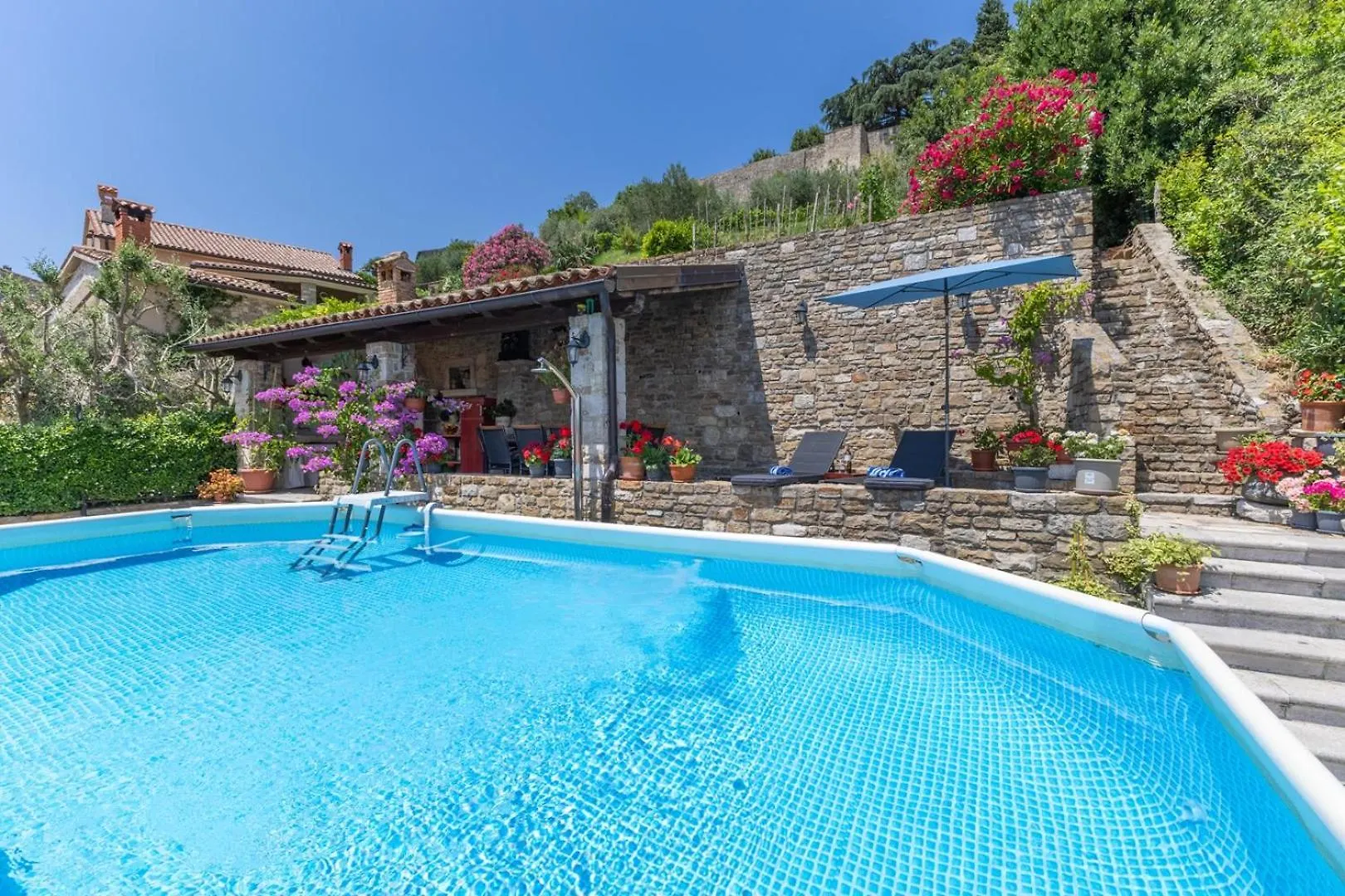 Villa Pietro Montona 莫托文
